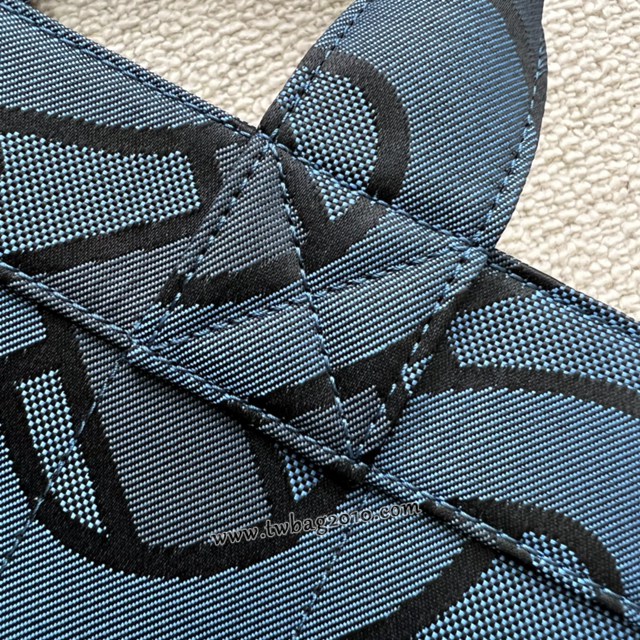 Burberry專門店新款郵差包 巴寶莉經典的Bt印花圖案手提肩背男包 yxb1395